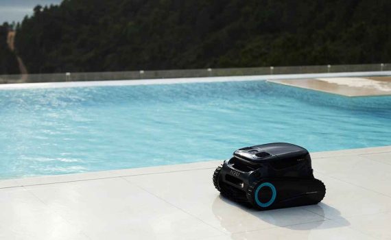 Robotic pool cleaner vs suction pool cleaner comparison