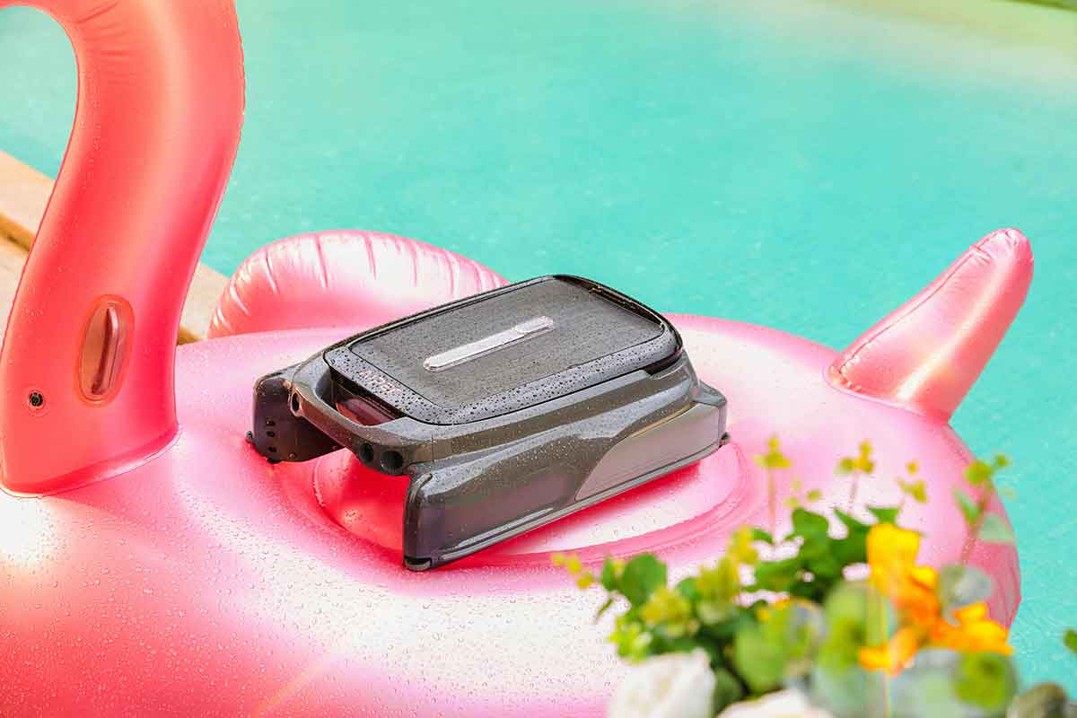 Smart cordless pool cleaner working across the pool floor